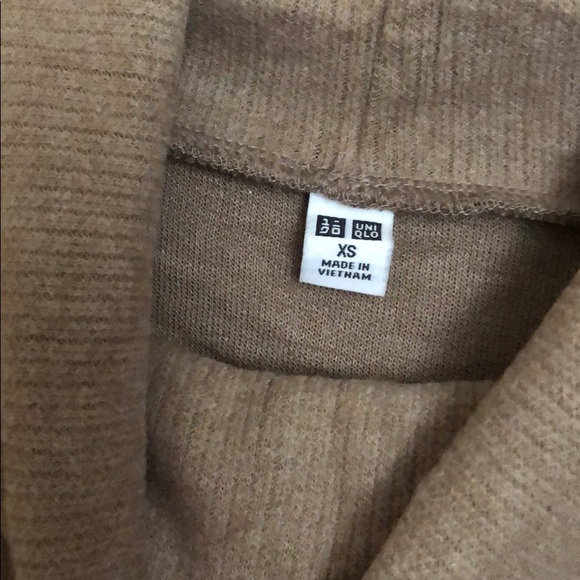 Uniqlo turtle neck sweater - Picture 2 of 2